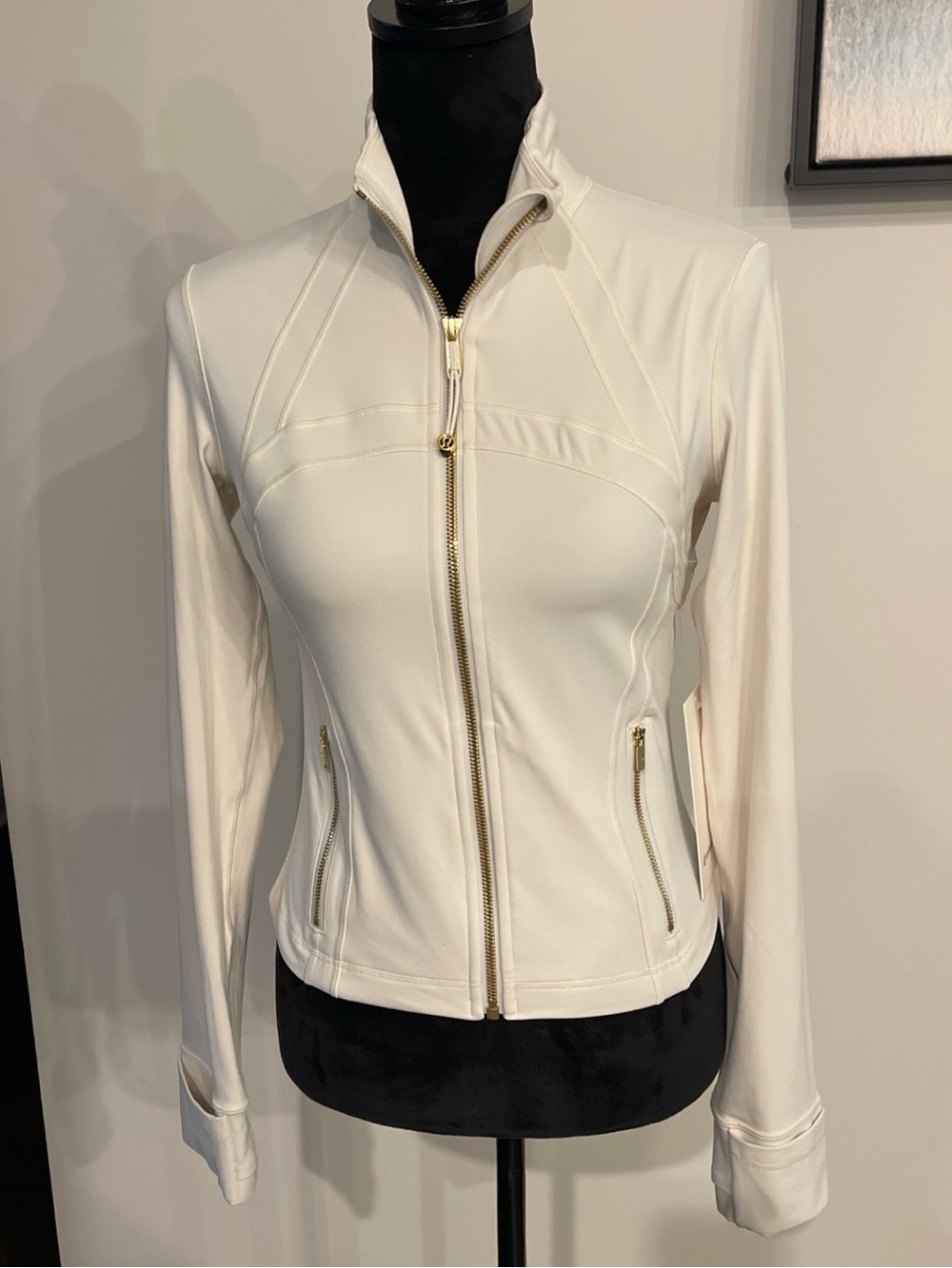 Define Women's cropped jacket in light ivory